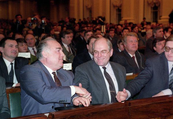 Russia’s 1993 Political Crisis, Storming the White House - Sputnik International