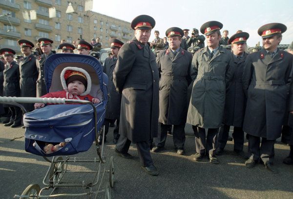 Russia’s 1993 Political Crisis, Storming the White House - Sputnik International