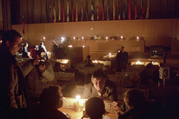 Russia’s 1993 Political Crisis, Storming the White House - Sputnik International