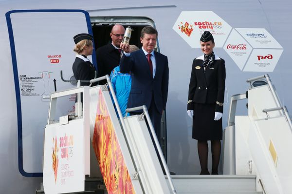 Sochi 2014 Olympic Flame Touches Down in Moscow - Sputnik International
