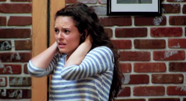 This woman, who was actually an actress, freaked out customers in a New York coffee shop with what appeared to be her telekinesis skills. - Sputnik International