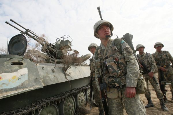 Kazakhstan Army to Go Fully Professional by 2016 - Sputnik International