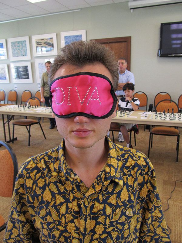 Chess master Timur Gareev believes fresh fruit, vegetables and meditation are key to his blindfold-chess success. - Sputnik International