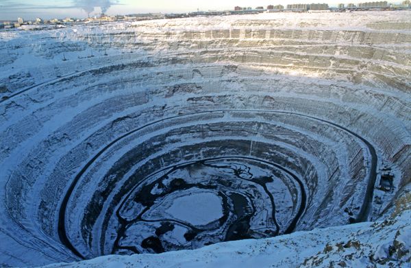 Sochi 2014 Olympic Flame Lights Up Russian Diamond Mine - Sputnik International