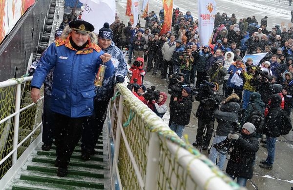 Olympic Torch Sets Off for Arctic Before Space Trip - Sputnik International