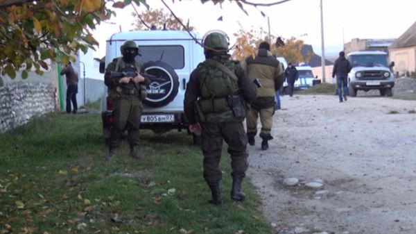 Soldiers and police forces at the site of the blast - Sputnik International