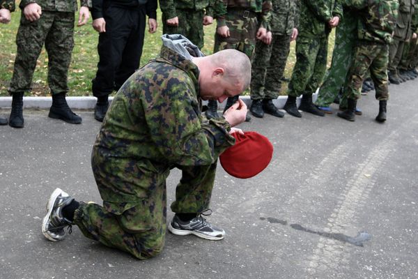 Russian Units Fight for the Right to Wear a Crimson Beret - Sputnik International
