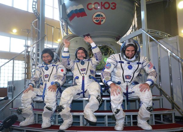 Koichi Wakata, Mikhail Tyurin and Rick Mastracchio - Sputnik International