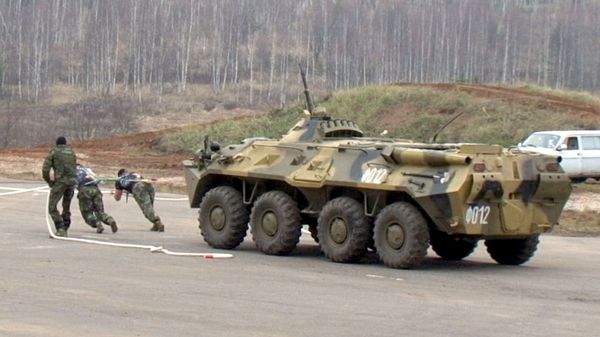 Russian Commandos Pull 13-Ton Vehicle at Security Exhibition - Sputnik International