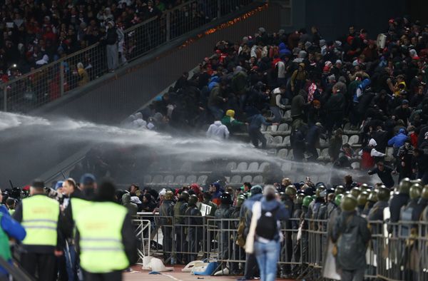 Russian Minister Slams Police for Water Cannon Use at Football Game - Sputnik International