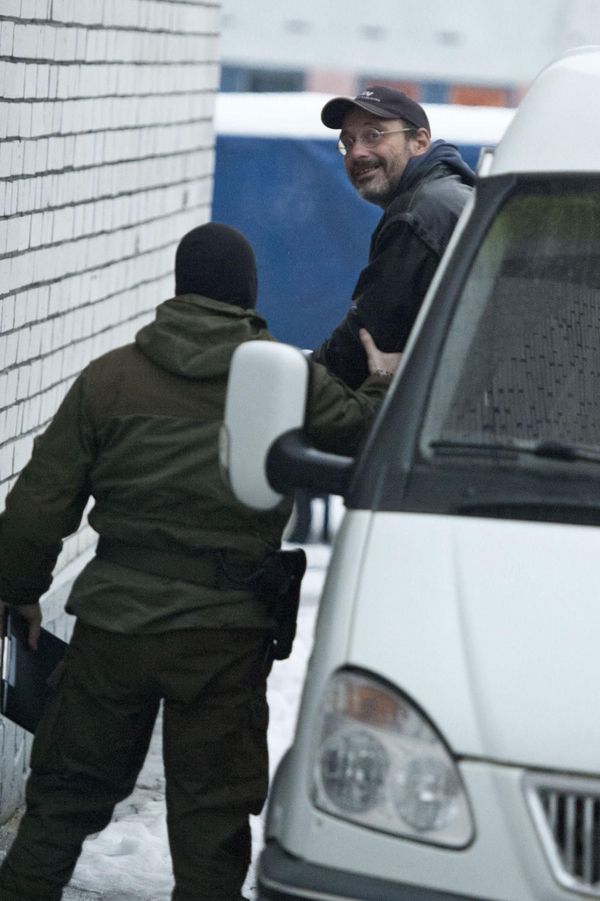 Dmitry Litvinov, one of the detained Greenpeace activists, delivered to court, Oct. 29, 2013 - Sputnik International