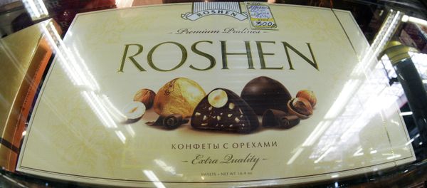 Ukrainian President Petro Poroshenko has accused Russian authorities of meddling in plans to sell the Lipetsk subsidiary of his Roshen chocolate empire. Ukrainian President Petro Poroshenko has accused Russian authorities of meddling in plans to sell the Lipetsk subsidiary of his Roshen chocolate empire. - Sputnik International