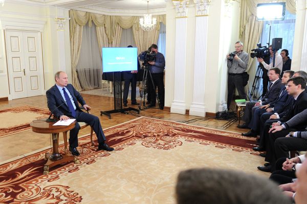 Russian President Vladimir Putin made the proposal after meeting with the head of a startup company. - Sputnik International