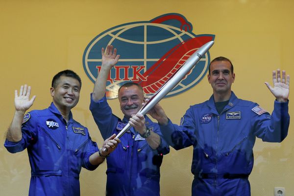 Japan Aerospace Exploration Agency astronaut Koichi Wakata, Roscosmos astronaut Mikhail Tyurin and NASA astronaut Rick Mastracchio at a news conference before the start at the Baikonur cosmodrome - Sputnik International