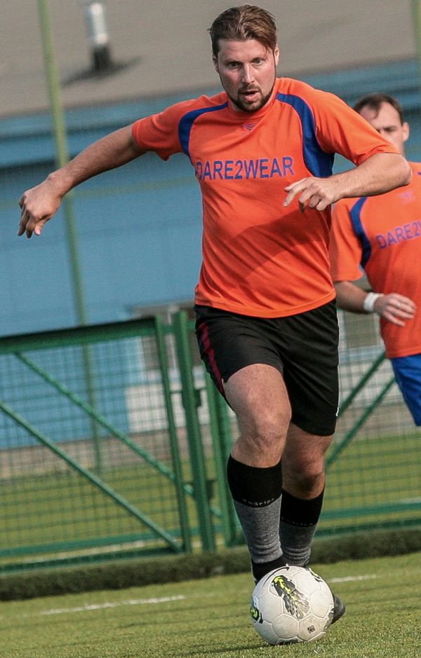 Gleb Grozovsky playing football in St. Petersburg - Sputnik International