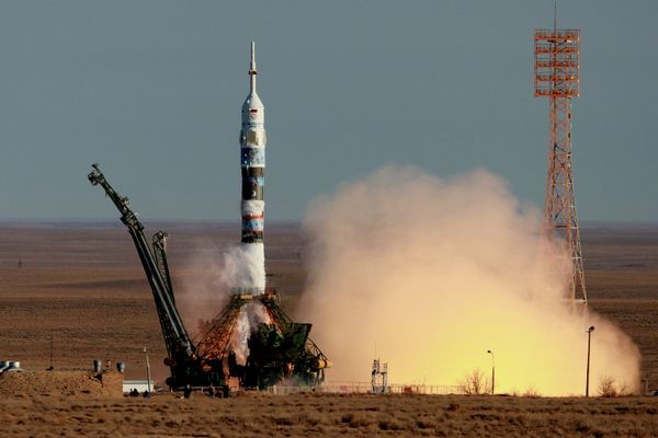 Olympic Torch Blasts Into Space - Sputnik International