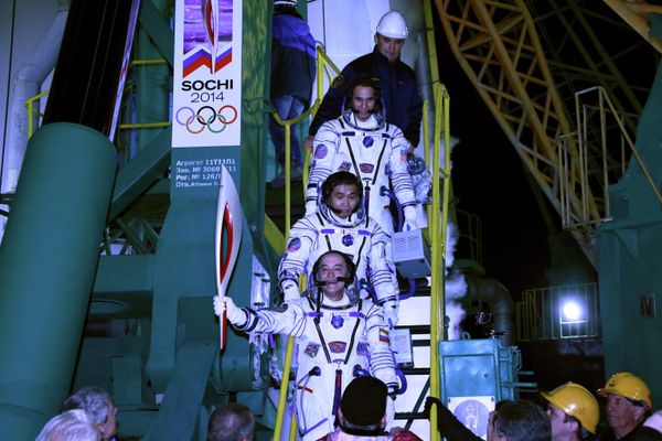 Olympic Torch Blasts Into Space - Sputnik International