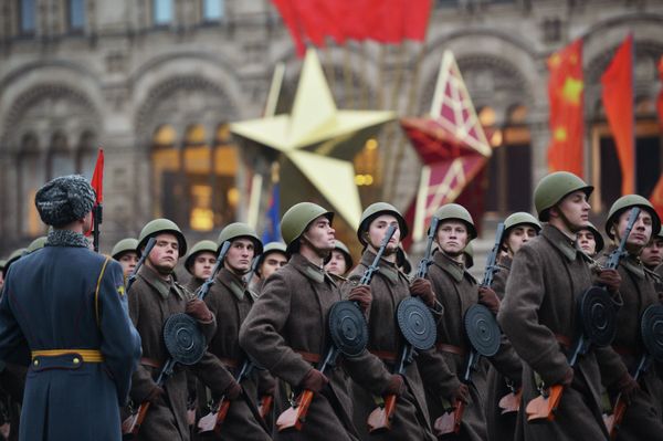 Moscow Celebrates Anniversary of 1941 Siege Parade - Sputnik International