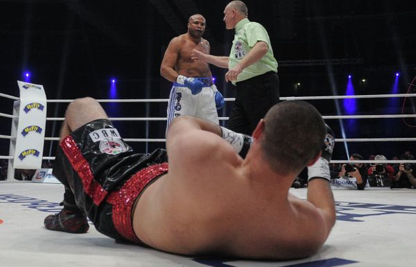 Russia's Magomed Abdusalamov (lying) vs. USA's Jameel McCline in the WBC USNBC super heavyweight title bout at the boxing evening in the Olympiysky sports complex, Moscow. - Sputnik International