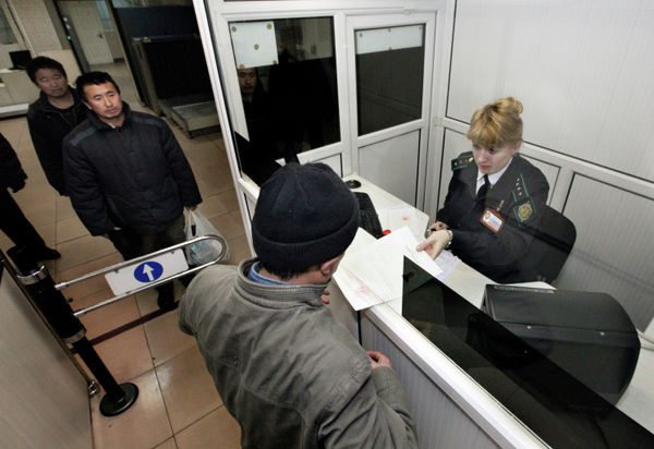 Foreign guest workers in Russia are typically citizens of former Soviet republics in Central Asia and the South Caucasus - Sputnik International