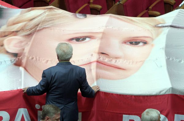 Tymoshenko was sentenced to seven years in prison in 2011 for abuse of power over a gas contract with Russia - Sputnik International