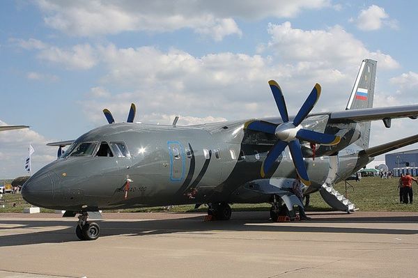 The An-140S is a version of the An-140-100 passenger plane (photo) with a large loading/unloading hatch - Sputnik International