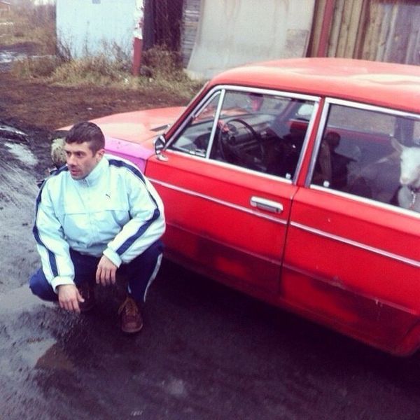 Car owner Alexei Uspensky thinks a devoted fan will snap up the vehicle as soon as the video premiers - Sputnik International