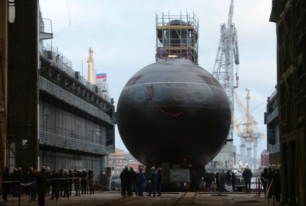 Russia Floats Out ‘Stealth’ Submarine - Sputnik International