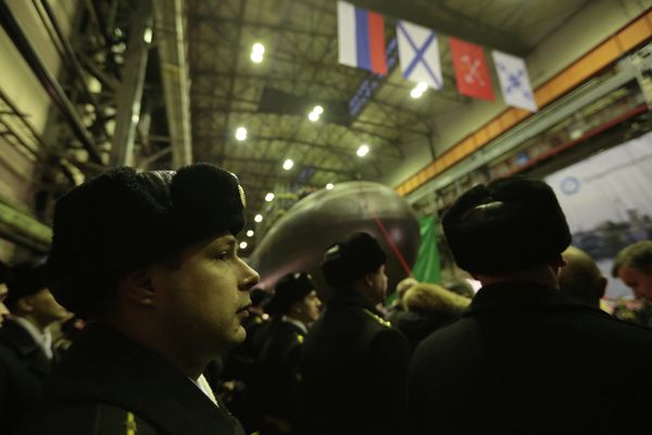 Russia Floats Out ‘Stealth’ Submarine - Sputnik International