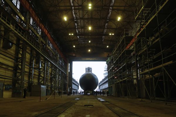Russia Floats Out ‘Stealth’ Submarine - Sputnik International