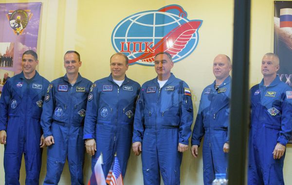 Michael Hopkins, Sergei Ryazansky, Oleg Kotov, Alexander Skvortsov Oleg Artemyev and Steve Swanson (from left to right) at a press-conference on Sep. 24 2013. - Sputnik International