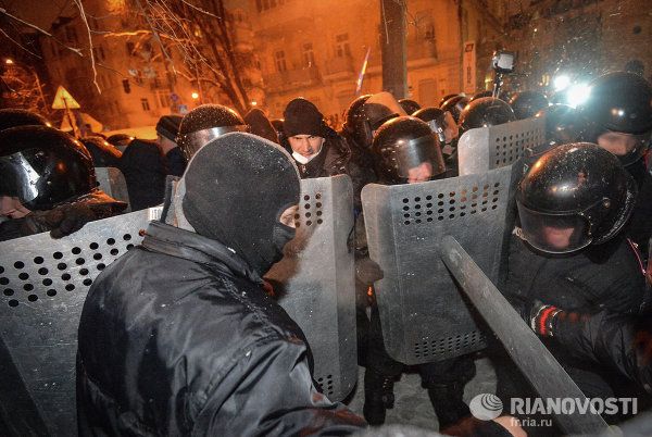 Removing Protesters’ Barricades in Kiev - Sputnik International