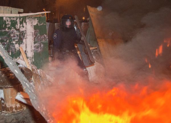 Removing Protesters’ Barricades in Kiev - Sputnik International