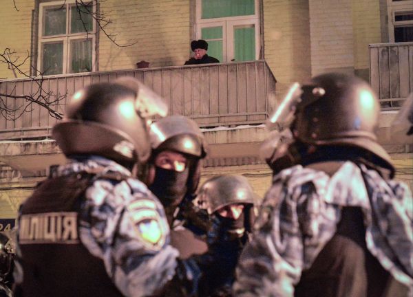 Removing Protesters’ Barricades in Kiev - Sputnik International