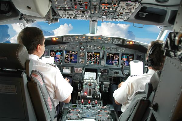 Russia needs about 1,200 more pilots to meet commercial flight demands - Sputnik International