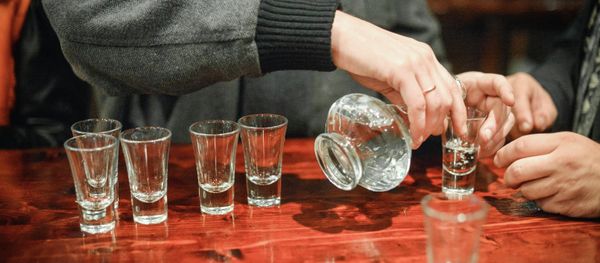 More than 38 million adults binge drink four times each month and 2,200 people die from alcohol poisoning every year in the United States More than 38 million adults binge drink four times each month and 2,200 people die from alcohol poisoning every year in the United States - Sputnik International