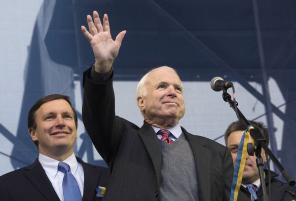 US Senators Chtis Murphy, John McCain and Oleg Tyagnibok, the leader of opposition party Svoboda (from L-R) - Sputnik International