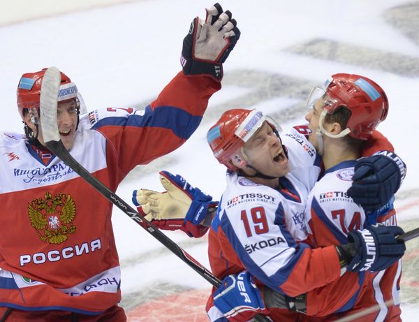 Egor Averin, Denis Kokarev and Nikolai Prokhorkin celebrate the victory against Sweden - Sputnik International
