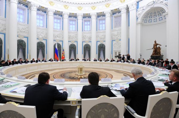 48 billion rubles ($1.5 billion) will go towards the development of fundamental science in Russia over the next three years - Sputnik International