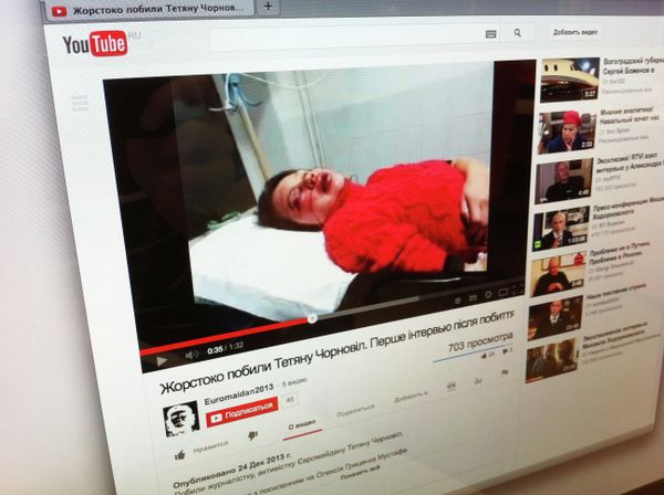 A snapshot from the video showing the beaten journalist Tatyana Chornovol - Sputnik International