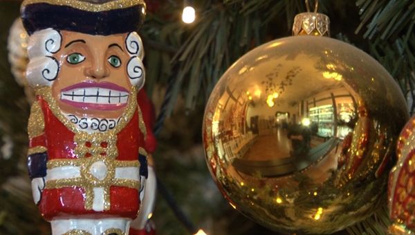 The Birth of a Painted Christmas Tree Decoration - Sputnik International