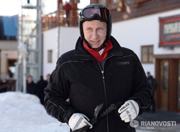 Putin Tries Out Olympic Slopes in Ski Trip to Sochi - Sputnik International