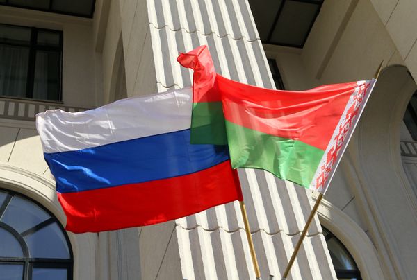 Russian and Belorussian flags - Sputnik International