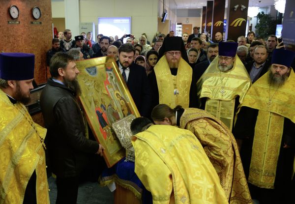 Gifts of the Magi at Moscow’s Cathedral of Christ the Savior - Sputnik International