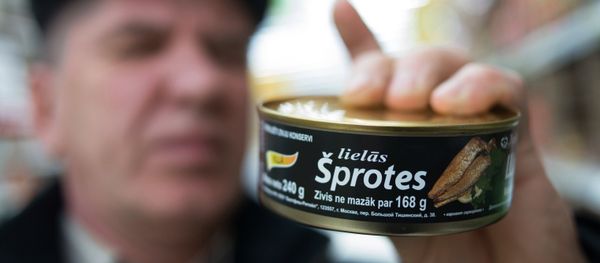 Russian authorities have suspended sales of sprats supplied by a Latvian company due to food safety concerns - Sputnik International