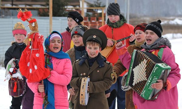 Yuletide Fortune Telling and Christmas Carols - Sputnik International