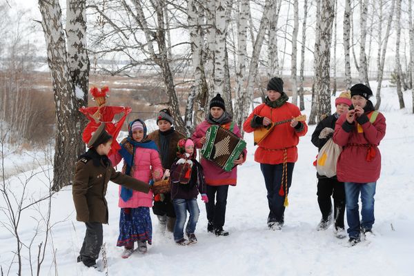 Yuletide Fortune Telling and Christmas Carols - Sputnik International