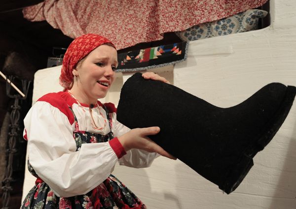 Yuletide Fortune Telling and Christmas Carols - Sputnik International