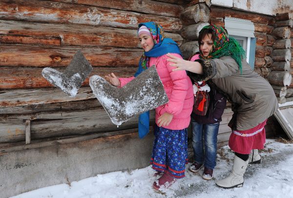 Yuletide Fortune Telling and Christmas Carols - Sputnik International
