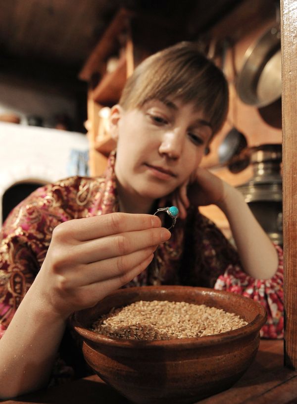 Yuletide Fortune Telling and Christmas Carols - Sputnik International